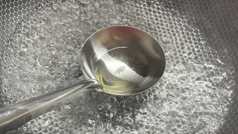 糖心蛋,大勺放点油,隔水烧热