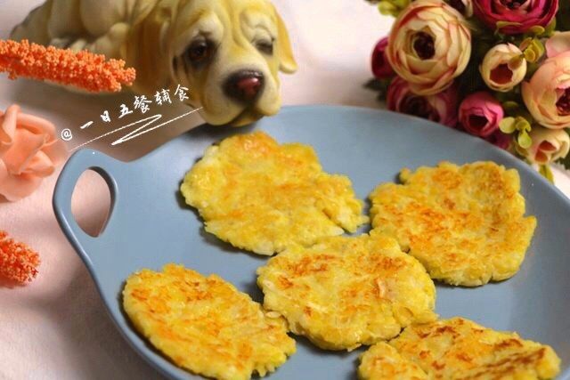 鹰嘴豆奶酪小饼,🌻小贴士:翻面的时候注意轻轻的,避免小饼散掉。注意了,全程只翻一次就好,特别是嫩嫩的小饼经不起折腾,不要来回来回翻。