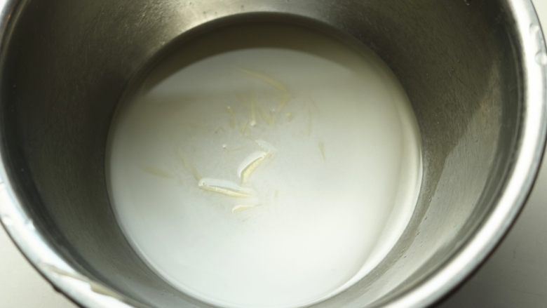 红油土豆丝,下面的淀粉不要扔了,留着待会用。