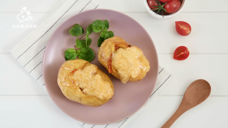 香肠烤土豆,饭菜二合一的能量美食,成品展示