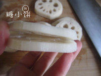 藕夹,<a style='color:red;display:inline-block;' href='/shicai/ 30'>莲藕</a>去皮,切一刀不到底,第二刀切断
