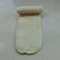 牛奶土司, 再次擀成长条,自上而下卷起