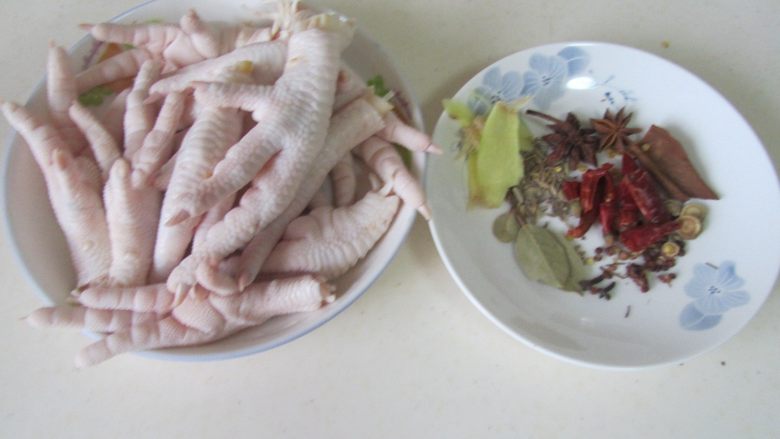 香卤凤爪, 准备好原材料;