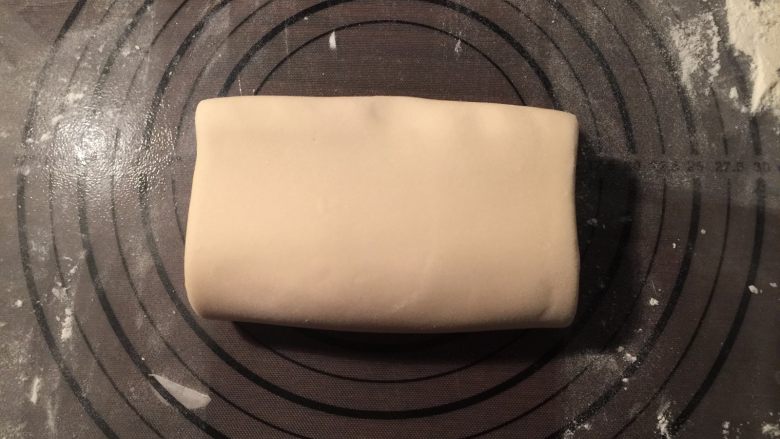 菜肉包,折起,如此反复至少6次