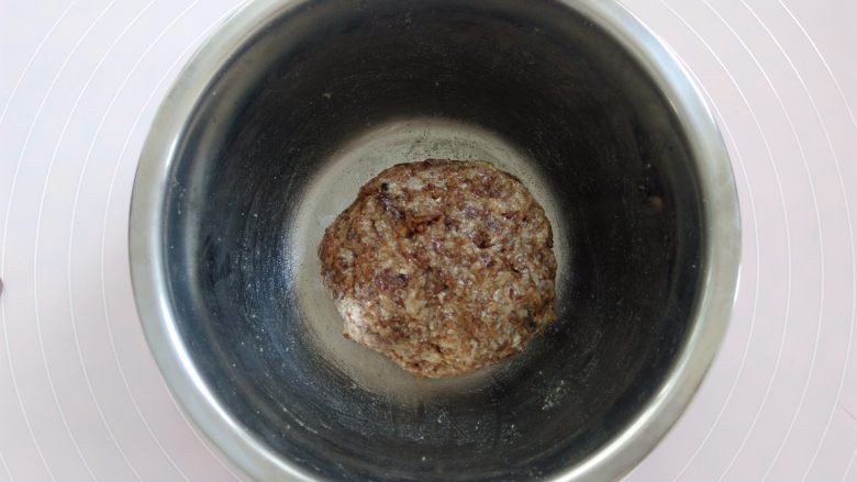 玫瑰酱香饼,戴上一次性手套混合均匀,放冰箱冷藏备用