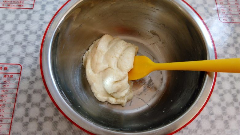 8寸戚风, 十字切拌手法拌匀,不要画圈搅拌,容易起筋