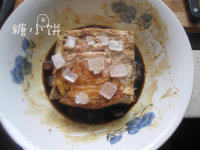 宝塔扣肉,加入酱油，<a style='color:red;display:inline-block;' href='/shicai/ 718'>料酒</a>，<a style='color:red;display:inline-block;' href='/shicai/ 866'>冰糖</a>，再塞一个<a style='color:red;display:inline-block;' href='/shicai/ 695'>八角</a>