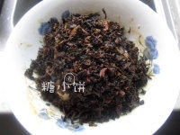 宝塔扣肉,锅内炒香姜蒜和八角,加入洗净的<a style='color:red;display:inline-block;' href='/shicai/ 707'>梅干菜</a>翻炒一下