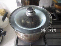宝塔扣肉,炒好的梅干菜盖在肉块上~上锅蒸50分钟~(我的肉块比较小。量大的话需延时)
