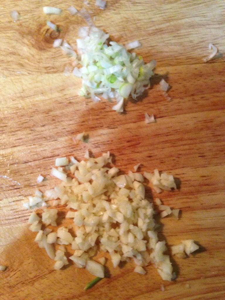 豆角焖面,<a style='color:red;display:inline-block;' href='/shicai/ 3250'>葱</a>蒜切末