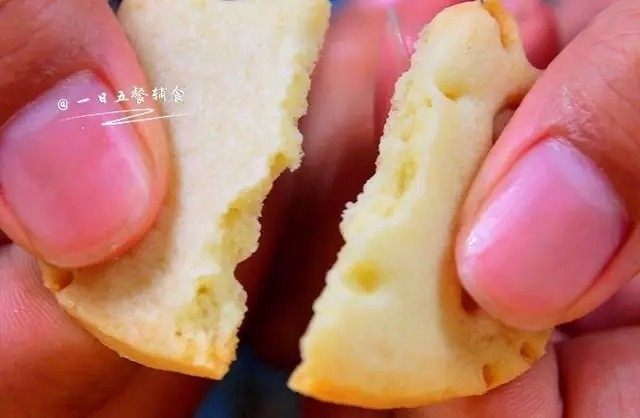 卡通饼干,凉下来了要立马密封哦,否则吸收了空气潮气又会软下来。