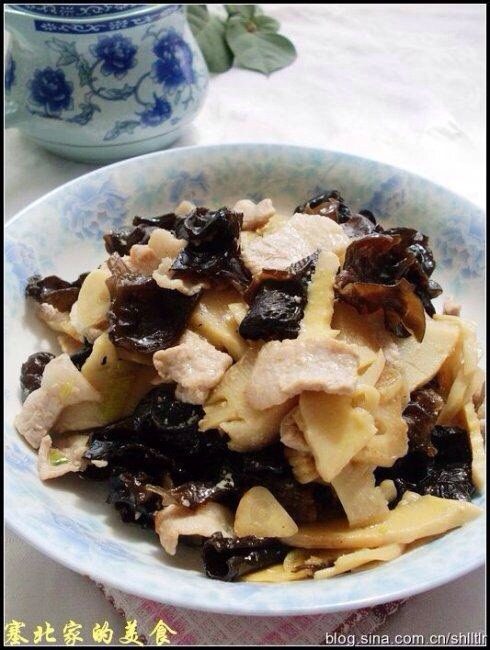 咸肉木耳炖竹笋