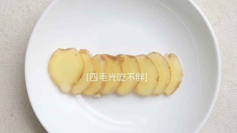 柠檬鳕鱼,<a style='color:red;display:inline-block;' href='/shicai/ 37'>姜</a>洗净切片;