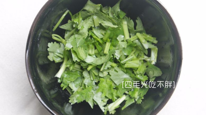 柠檬鳕鱼,<a style='color:red;display:inline-block;' href='/shicai/ 131'>香菜</a>洗净切末;