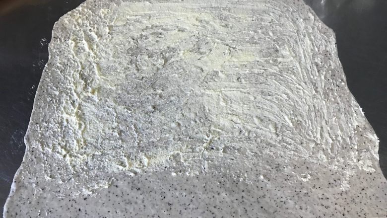 红茶奶酥 (山寨原麦山丘),最后上下3.4厘米不要涂抹