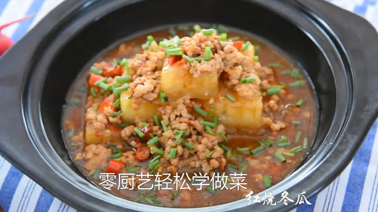 这样做的“红烧冬瓜”好吃入味,一招取胜!,撒上少许葱花点缀即可
