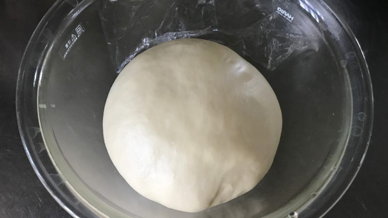 螺旋面包卷,温暖处发酵约1小时至两倍大(夏天天气热放室温就可以了)