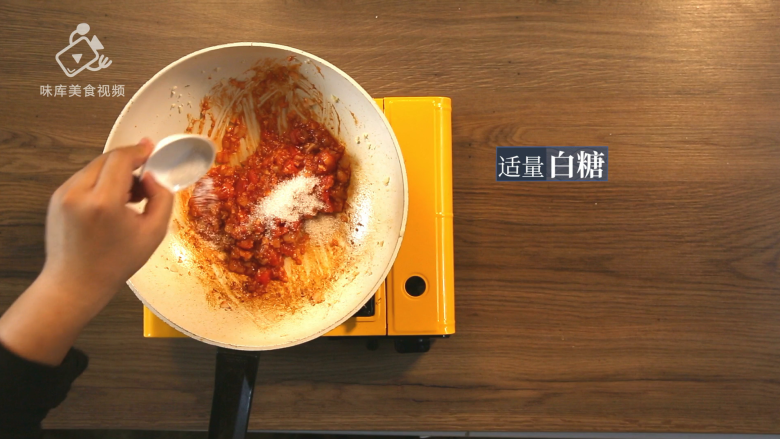 深夜看球饿肚子?三分钟学会做便捷大餐,加入适量白糖