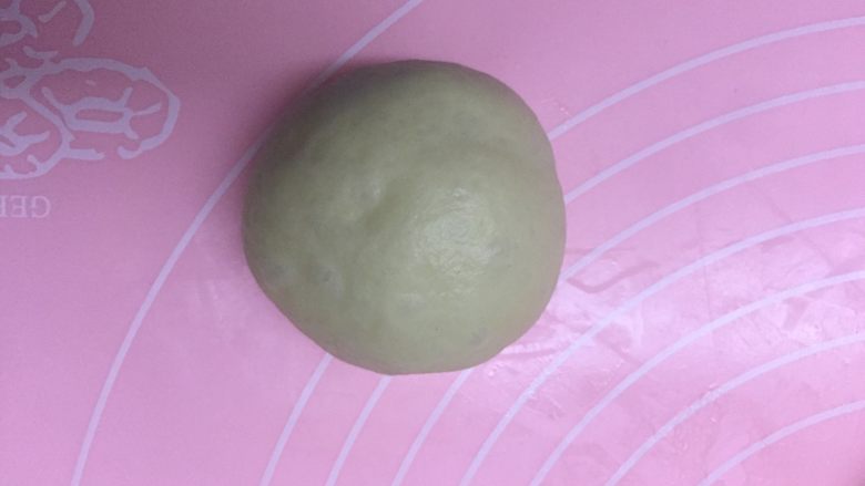 面包超人,醒好的面团,按压排气后滚圆