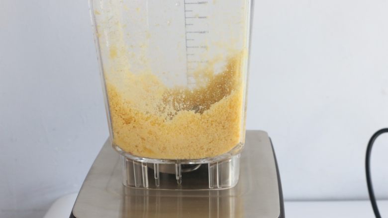 蔓越莓绿豆糕,如果觉得还不够细腻,可以放入破壁机中,用破壁机打碎。