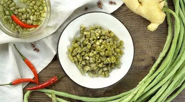 四款快手爽口泡菜,放入冰箱冷藏一夜,炒熟即食
