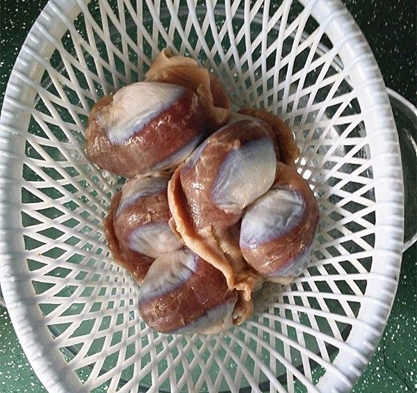 香辣鸭胗,腌制4小时以后,再洗净沥干