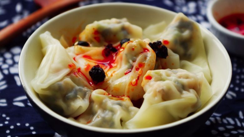 鲜虾时蔬小馄饨,或者你也可以不放汤,捞出来淋点喜欢的酱料干拌着吃