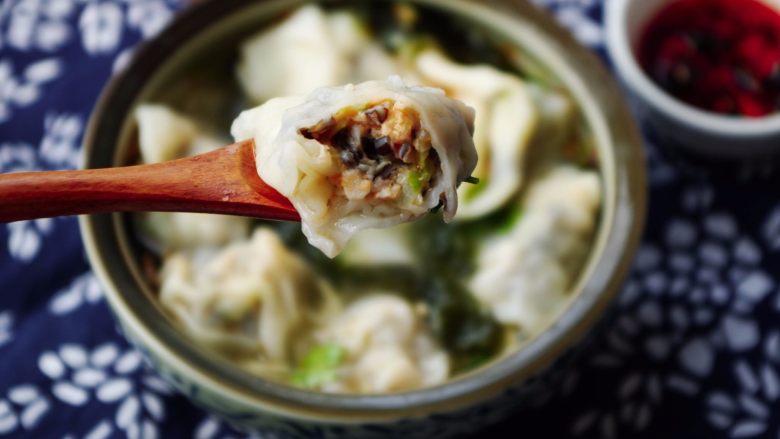 鲜虾时蔬小馄饨,超级鲜美啊啊,每一口都好吃到飞起来