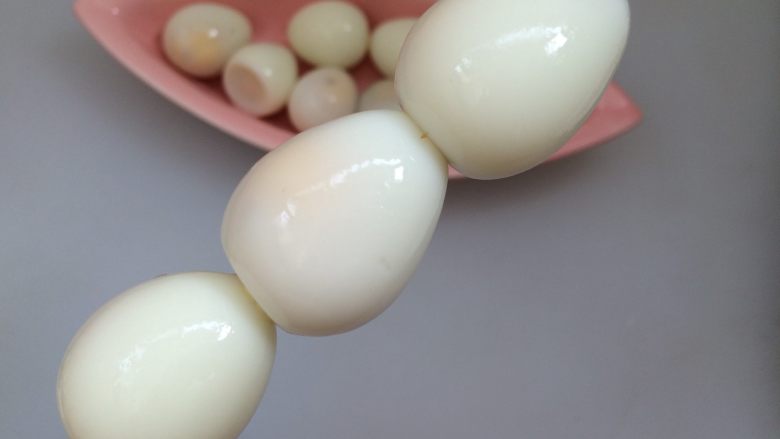 关东煮,冷水浸泡一下,去皮,穿串