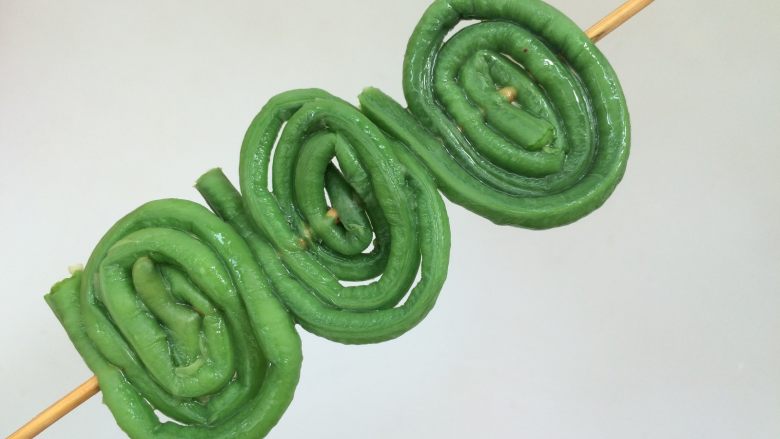 关东煮,卷起,穿成串