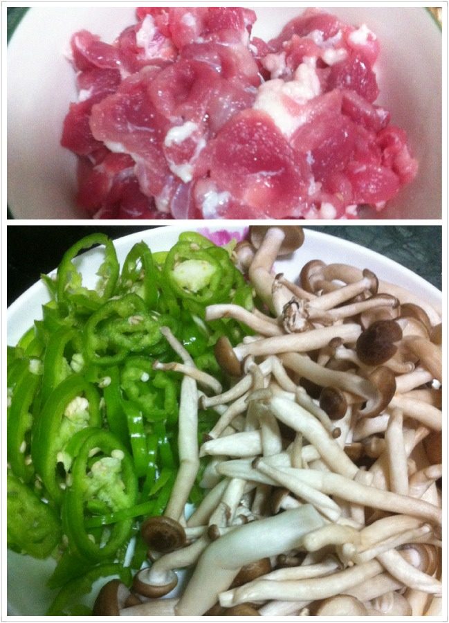 蟹味菇（真姬菇）炒肉,<a style='color:red;display:inline-block;' href='/shicai/ 414'>猪肉</a>切片，<a style='color:red;display:inline-block;' href='/shicai/ 61'>青椒</a>切小圈，<a style='color:red;display:inline-block;' href='/shicai/ 250'>蟹味菇</a>去蒂洗净备用