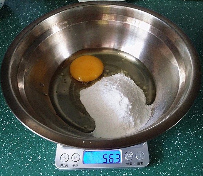 豆乳盒子,第三步:准备豆乳奶酪酱
将鸡蛋B、糖粉B放入盆中拌至完全融合
(PS:鸡蛋需大于50克)