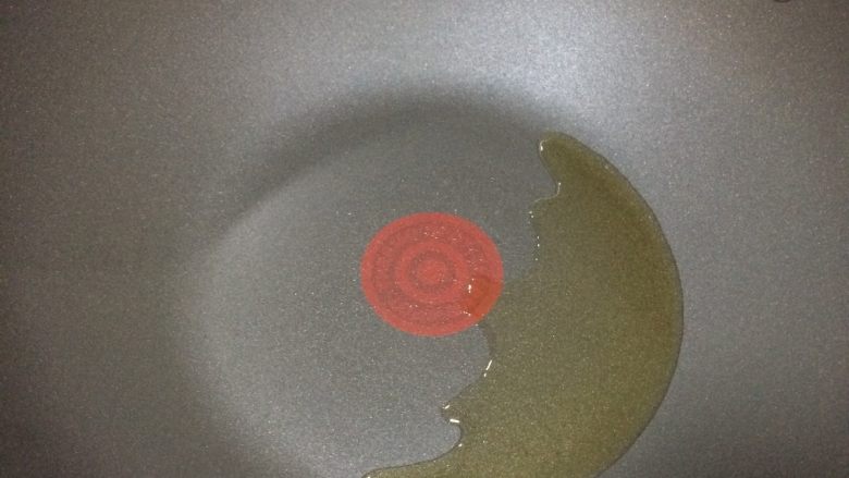 少油版青椒炒蛋,一定是少油的,先加油打<a style='color:red;display:inline-block;' href='/shicai/ 9'>鸡蛋</a>