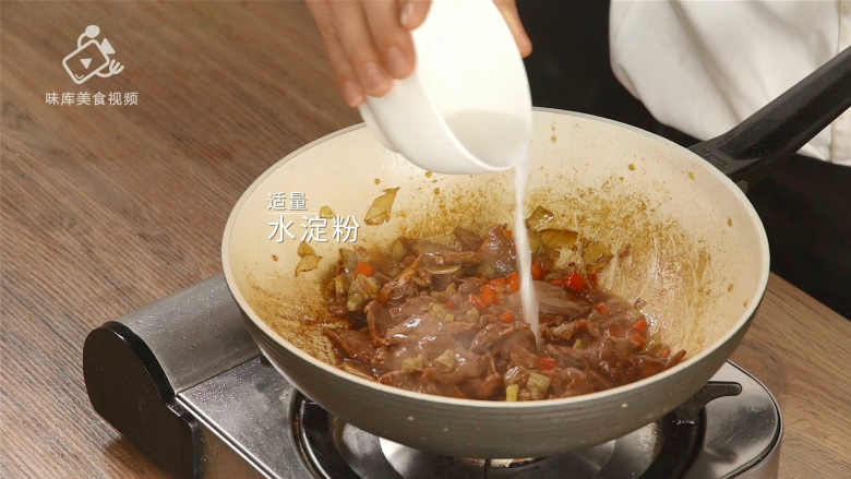 秘制泡椒鸡胗,爽脆入味还下饭,加入适量水淀粉