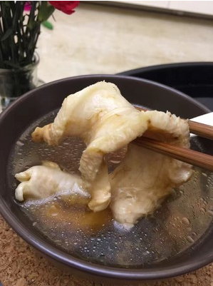 【小森妈妈菜谱】花胶高丽参炖乳鸽,出锅前下盐调味即可