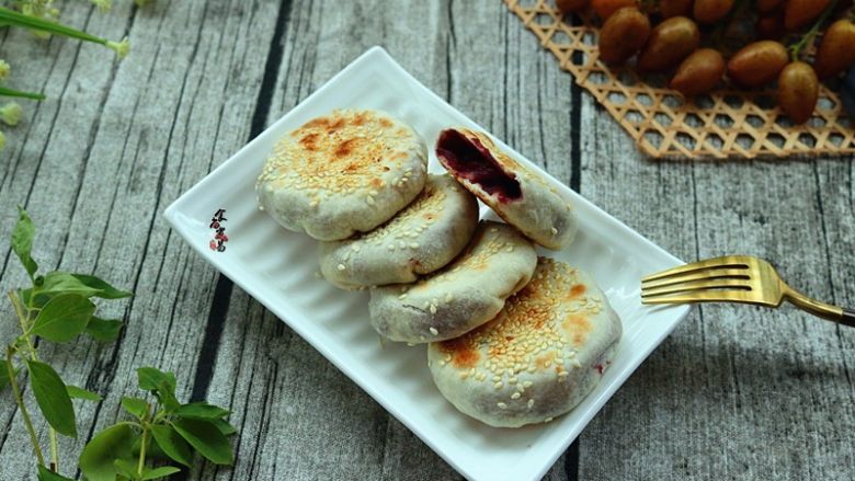 芝麻紫薯馅煎饼,成品图