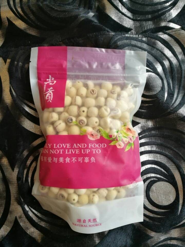 烙莲蓉甜饼,先做莲蓉馅,莲子一包,取1/4