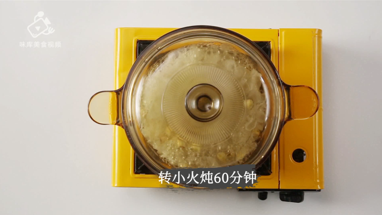 菠萝银耳羹,夏季必喝的美容养颜排毒汤,转小火炖60分钟