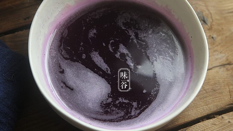 桂花胭脂藕,打出来的汁呈深紫色的;