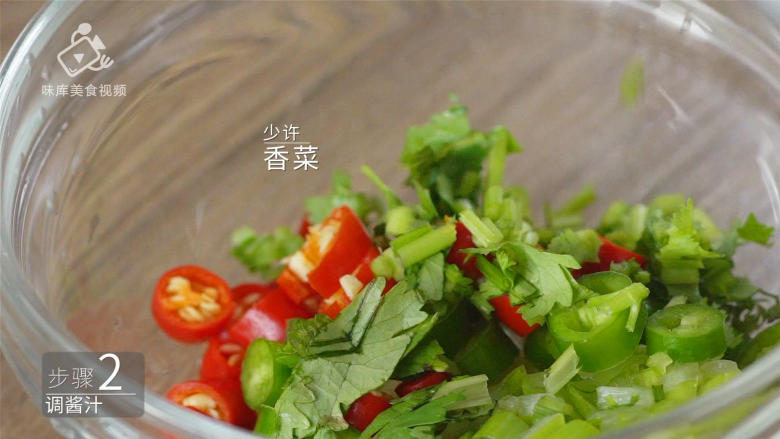 适合上班族的快手凉菜,蒜泥肥牛吃的巨过瘾,加入香菜