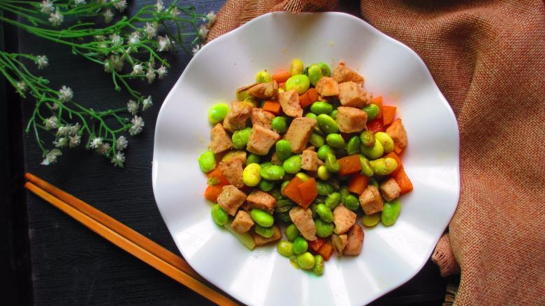 毛豆鸡丁,关火盛出