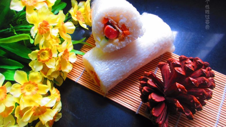 手卷饭团,简单好做,可以根据自己的口味添加不同的酱料