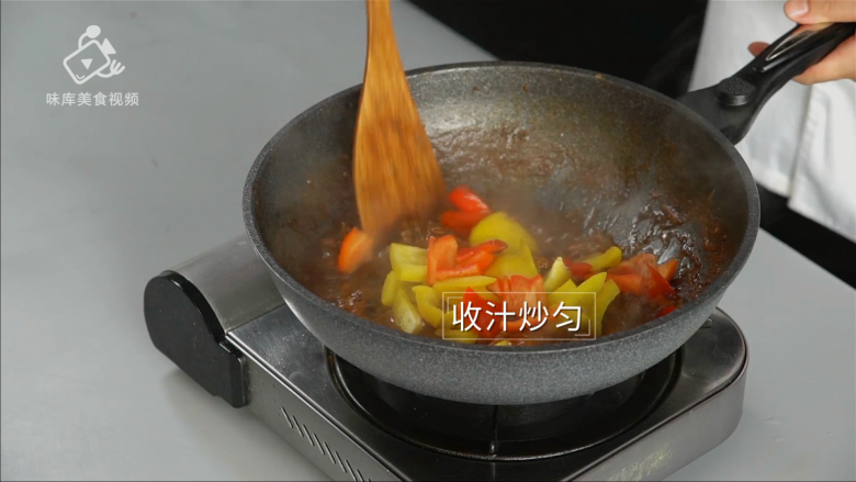 酱香浓郁的开胃鲁菜,三步学会秘制酱焖鸡,均匀收汁