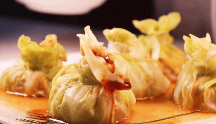 饺子馅的新鲜吃法,比拿来包饺子还要好吃!,出锅后趁热淋上调好的酱油醋汁(酱汁可以根据你个人的口味来调)