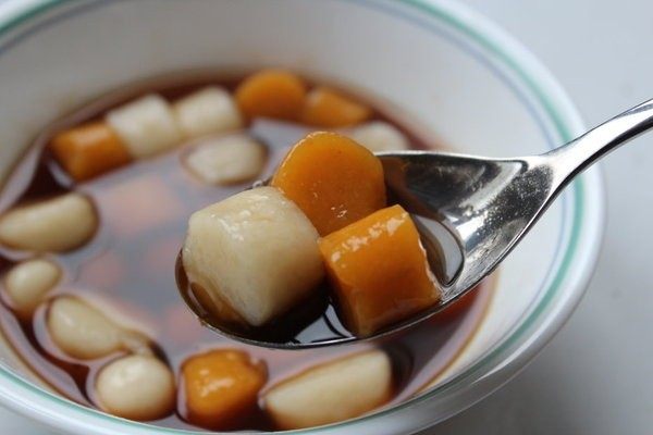 米饭圆、地瓜圆在家做出好滋味,饭圆非常的Q,口感比真正的汤圆更Q,咬下去较有硬度,很有嚼的口感。
地瓜圆也是Q,跟饭圆的Q是不一样的口感和风味。