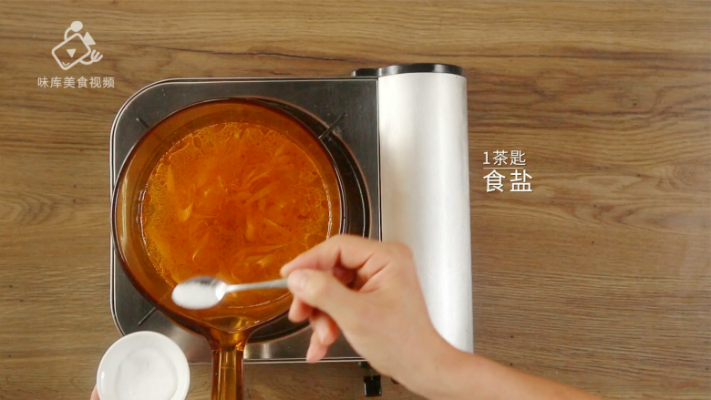 酸辣过瘾的酸牛肉，再热也不能错过的民间小,加入1茶匙食盐