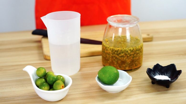 夏日沫沫系列—百香果金桔柠檬水,材料合集，刚刚做好的百香果蜜，<a style='color:red;display:inline-block;' href='/shicai/ 595'>柠檬</a>，<a style='color:red;display:inline-block;' href='/shicai/ 2057'>金桔</a>，纯净水，小苏打