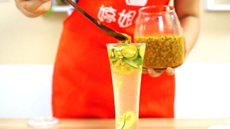 夏日沫沫系列—百香果金桔柠檬水,加入两勺百香果蜜