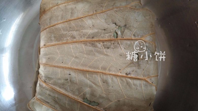一卷多吃【 清香蒸鸡腿卷&酱香烤鸡腿卷】,先上下、再左右折叠,包严实