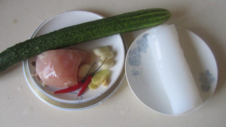 鸡丝凉皮, 准备好原材料;